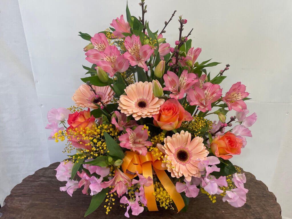 大輪ガーベラのアライアンスを使ったフラワーアレンジメントの画像