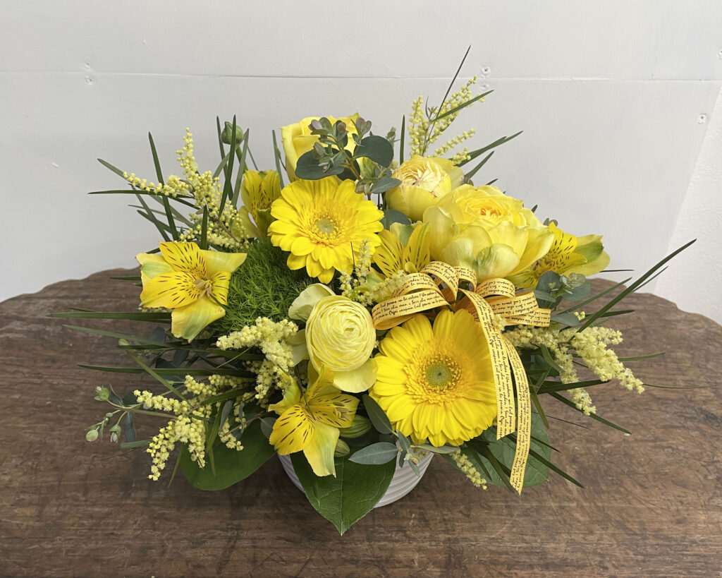 アカシア フロリバンダを使ったアレンジメントの画像